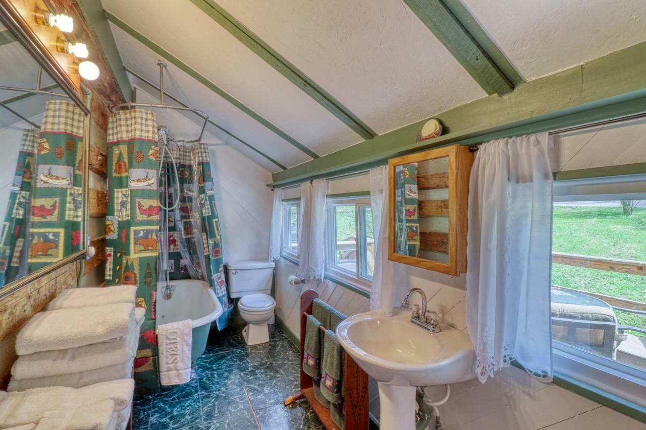1 Bed 1 Bath Vacation Home In Sylva Exteriér fotografie